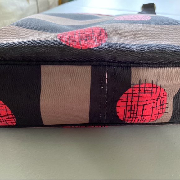 Vera Bradley crossbody bag. Great for travel! - Picture 5 of 13